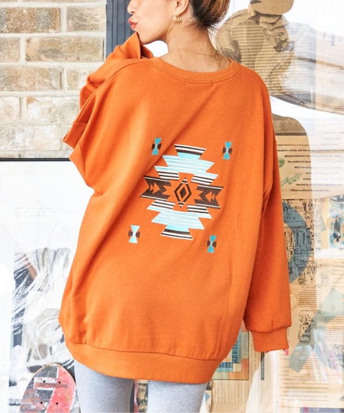 anap mimpi(アナップミンピ)の「オルテガ 刺繍 スウェット トレーナー(スウェット・レディース・ブラック/オレンジ/パープル/ベージュ系その他・FREE)」の4枚目の写真