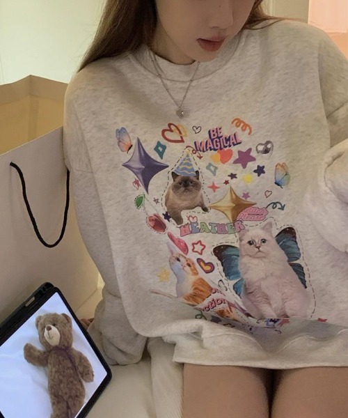 VIBGYOR（ヴィブジョー）の「【バーレスク】コラージュキャット裏起毛ビッグスエット(BQ)（スウェット・レディース・アイボリー・FREE）」の6枚目の写真