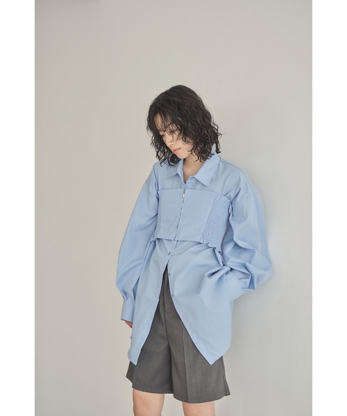 Abor（アボア）の「【Abor】シャーリングビスチェシャツ（シャツ/ブラウス・レディース・ブルー/オフホワイト/ブラック・FREE）」の3枚目の写真