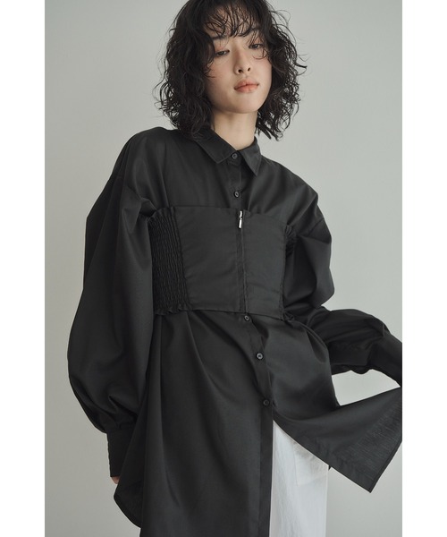Abor（アボア）の「【Abor】シャーリングビスチェシャツ（シャツ/ブラウス・レディース・ブルー/オフホワイト/ブラック・FREE）」の2枚目の写真