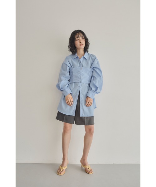 Abor（アボア）の「【Abor】シャーリングビスチェシャツ（シャツ/ブラウス・レディース・ブルー/オフホワイト/ブラック・FREE）」の6枚目の写真