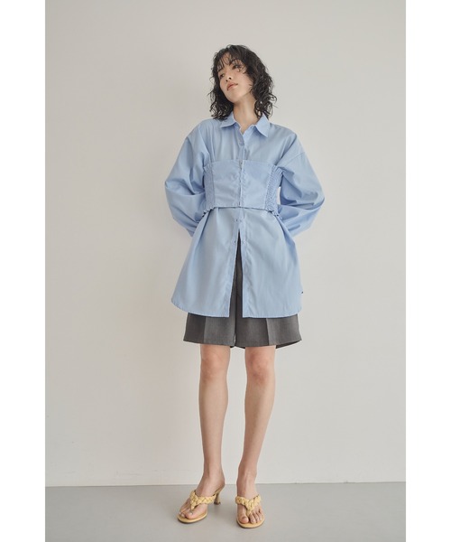 Abor（アボア）の「【Abor】シャーリングビスチェシャツ（シャツ/ブラウス・レディース・ブルー/オフホワイト/ブラック・FREE）」の5枚目の写真