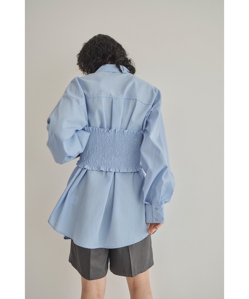 Abor（アボア）の「【Abor】シャーリングビスチェシャツ（シャツ/ブラウス・レディース・ブルー/オフホワイト/ブラック・FREE）」の4枚目の写真