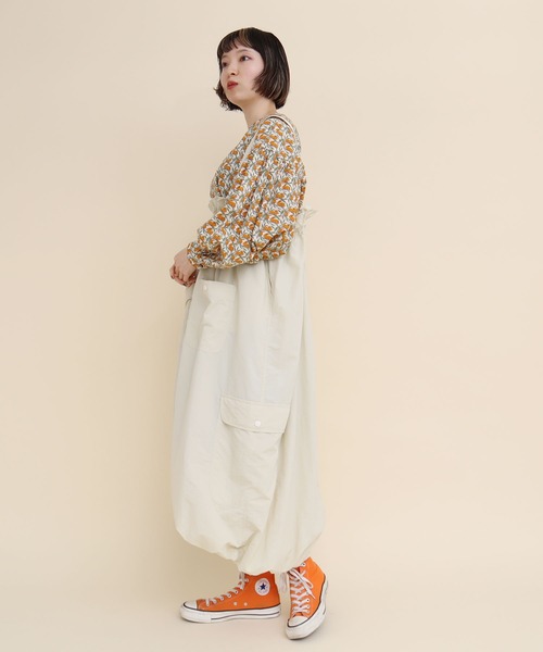 I am I in fact...(アイアムアイインファクト)の「NYLON pocket jumper Skirt(ジャンパースカート・レディース・アイボリー/ネイビー/ベージュ・FREE)」の6枚目の写真