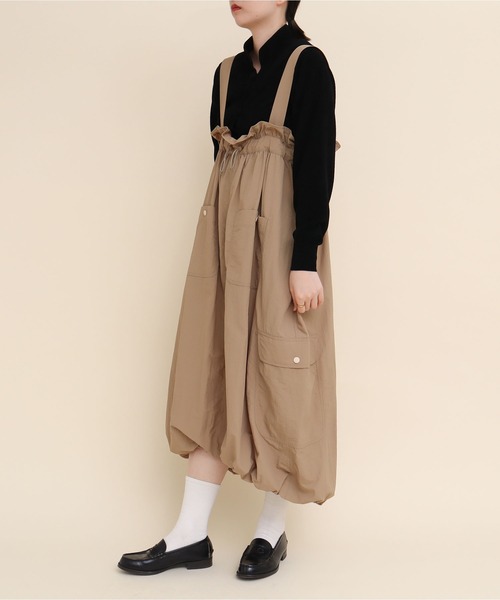 I am I in fact...(アイアムアイインファクト)の「NYLON pocket jumper Skirt(ジャンパースカート・レディース・アイボリー/ネイビー/ベージュ・FREE)」の9枚目の写真