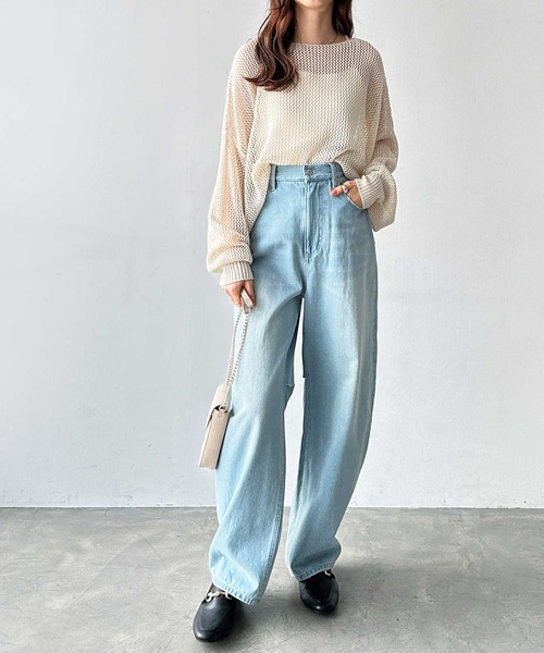 GeeRA(ジーラ)の「美脚魅せバレルレッグカーブデニムパンツ(デニムパンツ・レディース・サックスブルー/ブルー・LARGE/MEDIUM/SMALL)」の4枚目の写真