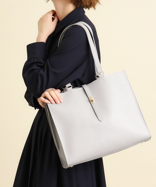 grove(グローブ)の「◆【A4/お仕事】人間工学スクエアベルトヒネリトート(トートバッグ・レディース・ブラック/ライトグレー/サックスブルー系7/アイボリー/サンドベージュ・00)」の5枚目の写真