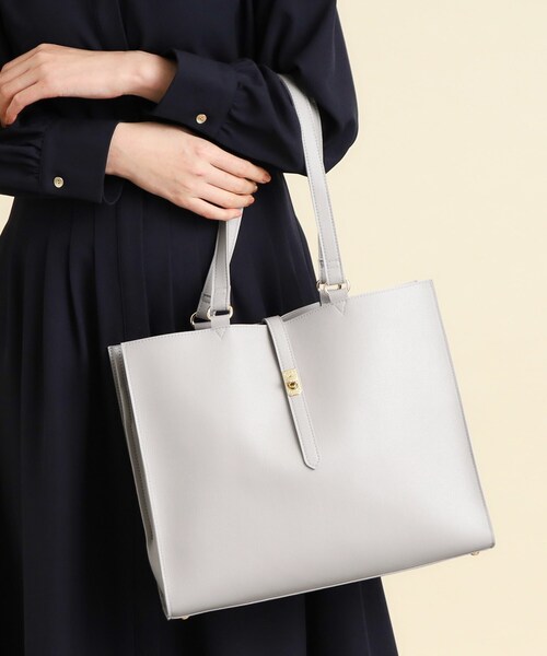 grove(グローブ)の「◆【A4/お仕事】人間工学スクエアベルトヒネリトート(トートバッグ・レディース・ブラック/ライトグレー/サックスブルー系7/アイボリー/サンドベージュ・00)」の11枚目の写真