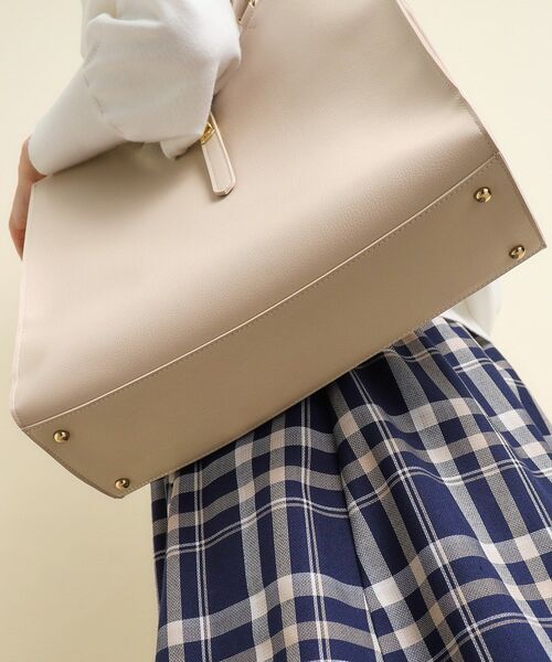 grove(グローブ)の「◆【A4/お仕事】人間工学スクエアベルトヒネリトート(トートバッグ・レディース・ブラック/ライトグレー/サックスブルー系7/アイボリー/サンドベージュ・00)」の12枚目の写真