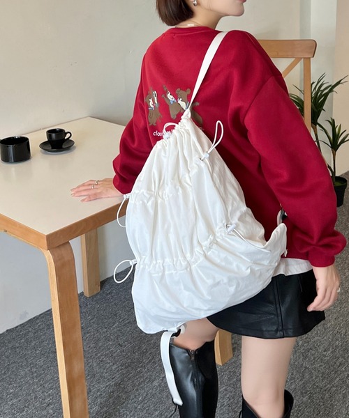 SHEPP(シープ)の「ドロスト シャーリングギャザー ナップサックバッグ(バックパック/リュック・レディース・ホワイト/ブラック・FREE)」の2枚目の写真