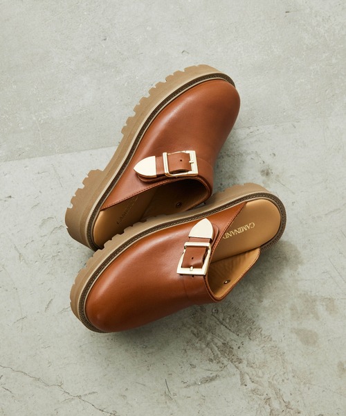GALLARDAGALANTE（ガリャルダガランテ）の「【CAMINANDO】バックルクロッグミュール（スリッポン・レディース・キャメル・38/36/37）」の4枚目の写真