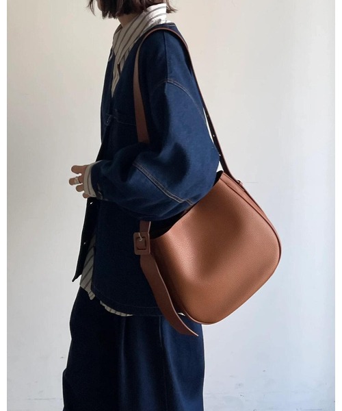 JISTORY（ジストリー）の「JISTORY/ジストリー/ROUND LEATHER SHOULDER BAG（ショルダーバッグ・レディース・ブラウン/ブラック・FREE）」の22枚目の写真