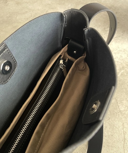JISTORY（ジストリー）の「JISTORY/ジストリー/ROUND LEATHER SHOULDER BAG（ショルダーバッグ・レディース・ブラウン/ブラック・FREE）」の13枚目の写真