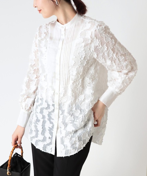 Jines（ジネス）の「フラワーカットジャガード バンドカラーシャツブラウス（シャツ/ブラウス・レディース・ホワイト/ブラック・38）」の2枚目の写真