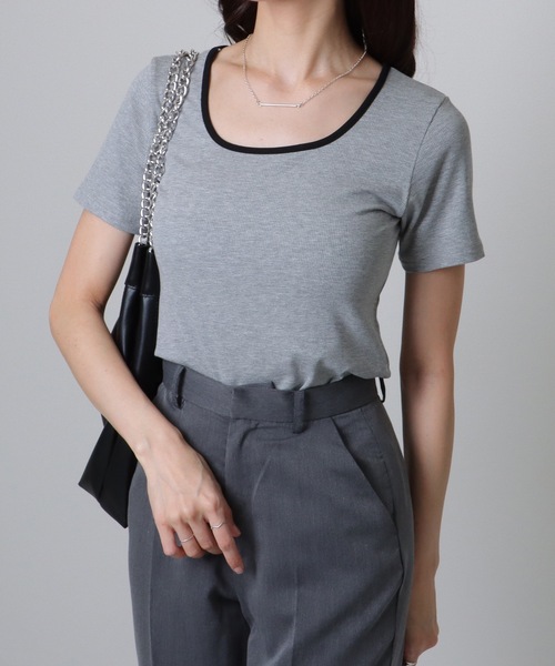 Lace Ladies(レースレディース)の「配色ライン スクエアネック ソリッド 半袖 Tシャツ(Tシャツ/カットソー・レディース・アイボリー/ブラック/グレー/モカ/ホワイト・FREE)」の5枚目の写真