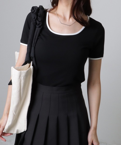 Lace Ladies(レースレディース)の「配色ライン スクエアネック ソリッド 半袖 Tシャツ(Tシャツ/カットソー・レディース・アイボリー/ブラック/グレー/モカ/ホワイト・FREE)」の4枚目の写真