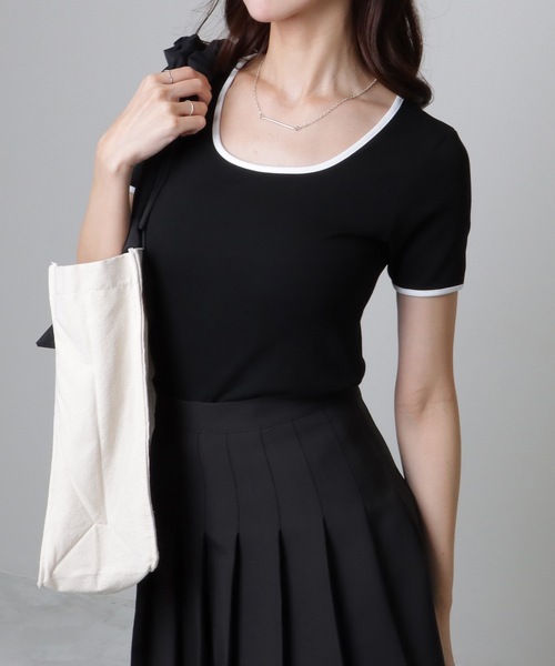 Lace Ladies(レースレディース)の「配色ライン スクエアネック ソリッド 半袖 Tシャツ(Tシャツ/カットソー・レディース・アイボリー/ブラック/グレー/モカ/ホワイト・FREE)」の9枚目の写真
