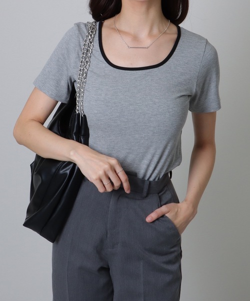 Lace Ladies(レースレディース)の「配色ライン スクエアネック ソリッド 半袖 Tシャツ(Tシャツ/カットソー・レディース・アイボリー/ブラック/グレー/モカ/ホワイト・FREE)」の15枚目の写真