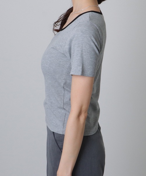 Lace Ladies(レースレディース)の「配色ライン スクエアネック ソリッド 半袖 Tシャツ(Tシャツ/カットソー・レディース・アイボリー/ブラック/グレー/モカ/ホワイト・FREE)」の17枚目の写真