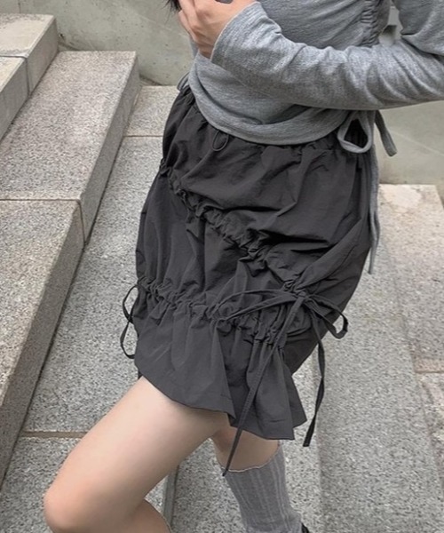 LAFFMO（ラフモ）の「ギャザーリボンミニスカート（スカート・レディース・ブラック/ダークグレー・F）」の2枚目の写真