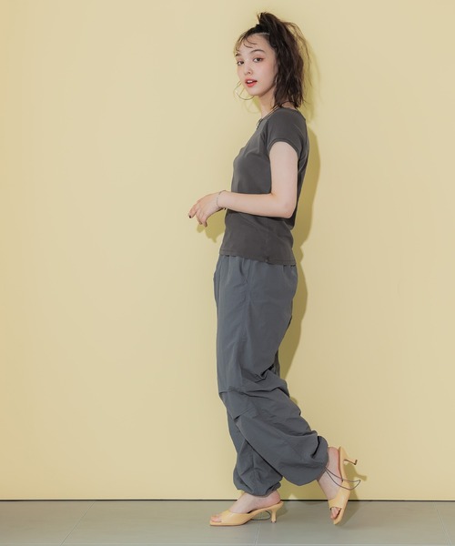 coca(coca)(コカ)の「【WEB限定セール】ピグメント加工ラグランTシャツ(Tシャツ/カットソー・レディース・ライトベージュ/ブラック/ライトグレー・L/M)」の4枚目の写真