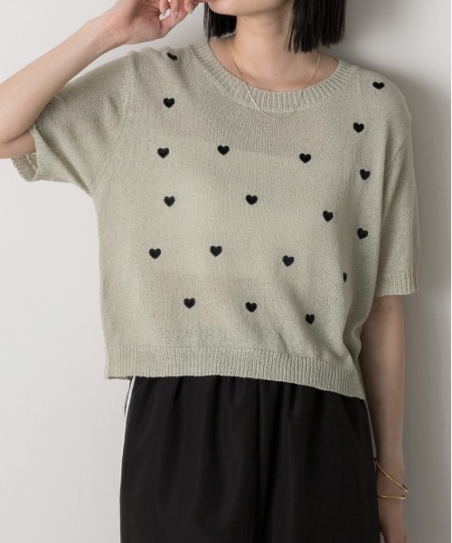 ad thie(アドティエ)の「ハート柄 サマーニットプルオーバー(Tシャツ/カットソー・レディース・モスグリーン/ピンク/オフホワイト・FREE)」の2枚目の写真