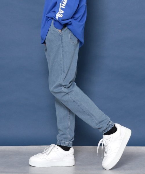 GLAZOS（グラソス）の「【大人向けサイズあり】ストレッチデニム・ジョガーパンツ（その他パンツ・キッズ・ライトブルー/ブラック/インディゴブルー・140cm/150cm/160cm/170cm）」の2枚目の写真