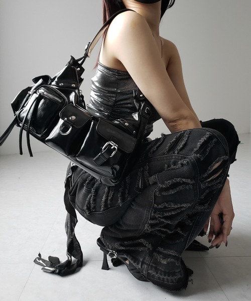me+em select(ミームセレクト)の「【 ショルダーにできる2WAY 】 4アウトポケットワンハンドルショルダーバッグ / 4 outpocket onehandle shoulder bag(ショルダーバッグ・レディース・ブラック/アイボリー/カーキ・FREE)」の13枚目の写真
