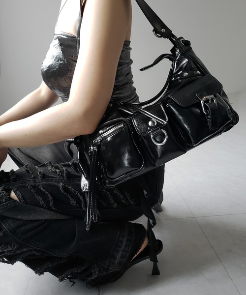 me+em select(ミームセレクト)の「【 ショルダーにできる2WAY 】 4アウトポケットワンハンドルショルダーバッグ / 4 outpocket onehandle shoulder bag(ショルダーバッグ・レディース・ブラック/アイボリー/カーキ・FREE)」の14枚目の写真