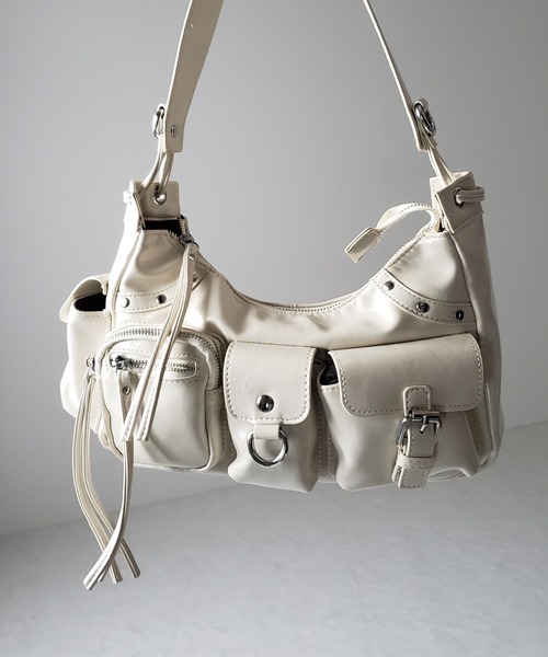 me+em select(ミームセレクト)の「【 ショルダーにできる2WAY 】 4アウトポケットワンハンドルショルダーバッグ / 4 outpocket onehandle shoulder bag(ショルダーバッグ・レディース・ブラック/アイボリー/カーキ・FREE)」の20枚目の写真