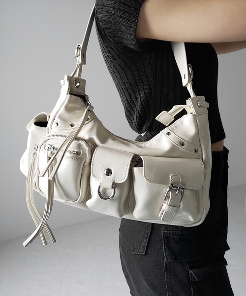 me+em select(ミームセレクト)の「【 ショルダーにできる2WAY 】 4アウトポケットワンハンドルショルダーバッグ / 4 outpocket onehandle shoulder bag(ショルダーバッグ・レディース・ブラック/アイボリー/カーキ・FREE)」の22枚目の写真
