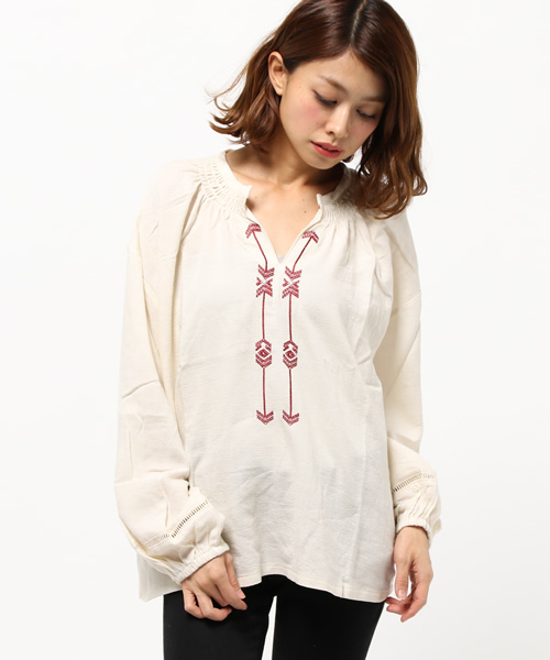 Kastane(カスタネ)の「刺繍ブラウス(シャツ/ブラウス・レディース・オフホワイト/ベージュ/サックスブルー/ブラック・FREE)」の12枚目の写真