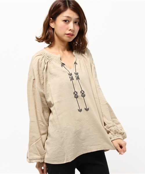 Kastane(カスタネ)の「刺繍ブラウス(シャツ/ブラウス・レディース・オフホワイト/ベージュ/サックスブルー/ブラック・FREE)」の13枚目の写真