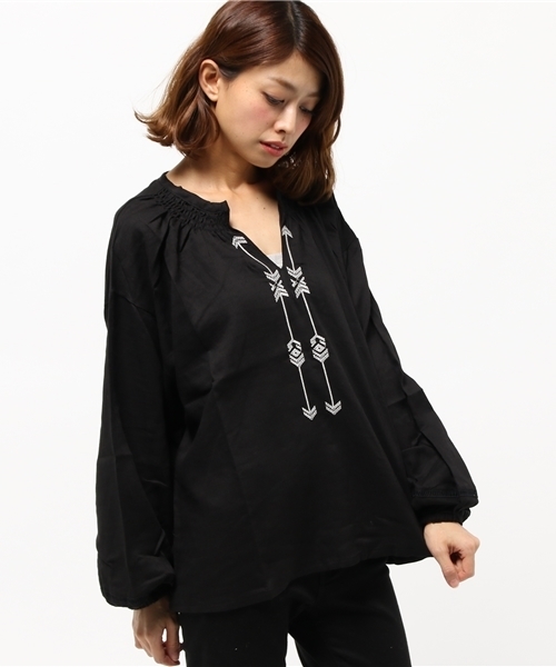 Kastane(カスタネ)の「刺繍ブラウス(シャツ/ブラウス・レディース・オフホワイト/ベージュ/サックスブルー/ブラック・FREE)」の3枚目の写真