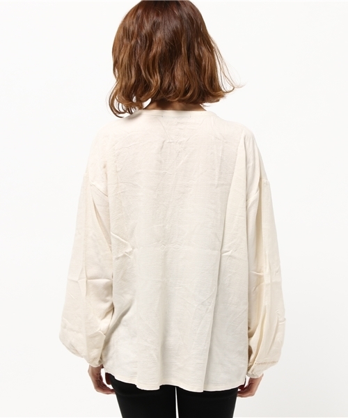 Kastane(カスタネ)の「刺繍ブラウス(シャツ/ブラウス・レディース・オフホワイト/ベージュ/サックスブルー/ブラック・FREE)」の7枚目の写真