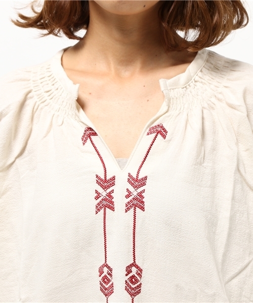 Kastane(カスタネ)の「刺繍ブラウス(シャツ/ブラウス・レディース・オフホワイト/ベージュ/サックスブルー/ブラック・FREE)」の8枚目の写真