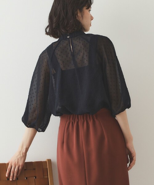 OPAQUE.CLIP（オペークドットクリップ）の「ドッドシアーボウタイブラウス【洗濯機洗い可】（シャツ/ブラウス・レディース・ネイビー/ブラック系4/オフホワイト・40/38/42）」の8枚目の写真