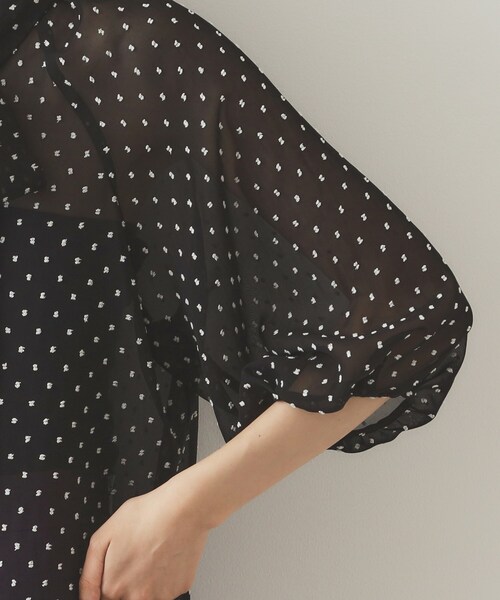 OPAQUE.CLIP（オペークドットクリップ）の「ドッドシアーボウタイブラウス【洗濯機洗い可】（シャツ/ブラウス・レディース・ネイビー/ブラック系4/オフホワイト・40/38/42）」の21枚目の写真