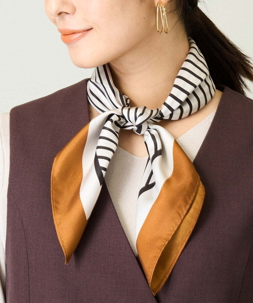 a.v.v（アーヴェヴェ）の「アソート大判スカーフ（ストール/ショール・レディース・ミント/ベージュ/ネイビー/レッド・38）」の2枚目の写真