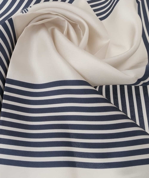 a.v.v（アーヴェヴェ）の「アソート大判スカーフ（ストール/ショール・レディース・ミント/ベージュ/ネイビー/レッド・38）」の21枚目の写真