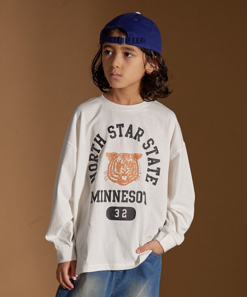 PAIRMANON STREET（ペアマノンストリート）の「【PAIRMANON STREET】アソート レトロ プリント ビッグシルエット 長袖 Tシャツ（Tシャツ/カットソー・キッズ・ブルー系その他3/ブラック系その他2/ブルー系その他2/ブルー系その他4/ベージュ系その他2/ブラック系その他6/ベージュ系その他/ブラック系その他4/ホワイト系その他2/ブラック系その他5/ホワイト系その他4/ブラック系その他3/ブラック系その他/オレンジ系その他/ブルー系その他/オレンジ/ホワイト系その他3/パープル系その他/ホワイト系その他/グリーン系その他・100/130/90/150/160/110/120/140）」の4枚目の写真