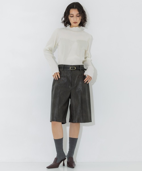 STUDIOUS(ステュディオス)の「【STUDIOUS/ステュディオス】フェイクレザーハーフパンツ/着痩せシルエット/ウエストゴム(その他パンツ・レディース・ブラウン・2/1)」の2枚目の写真