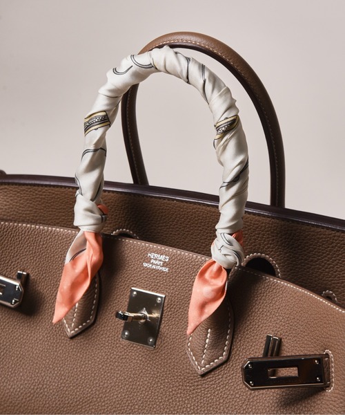 CALIFORNIA OUTFITTERS(カリフォルニア アウトフィッターズ)の「3-9B39 リボンスカーフ 長方形型 縦長 細サイズ レトロ ヴィンテージ風 プリント 総柄 シルクタッチ(バンダナ/スカーフ・レディース・ベージュ系1/ベージュ系3/グリーン系1/ブルー系2/ブラック系2/ブルー系4/ライトブルー/ライトピンク/ブルー系1/ベージュ系4/オレンジ系1/オレンジ系2/オレンジ系3/ベージュ系5/ネイビー/ブラック系1/ベージュ系2/ピンク/グレー系1/ブルー系3/ブラック系3・ONESIZE)」の7枚目の写真