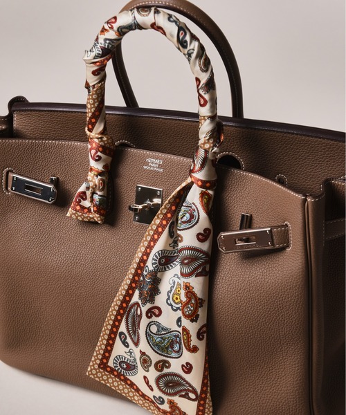 CALIFORNIA OUTFITTERS(カリフォルニア アウトフィッターズ)の「3-9B39 リボンスカーフ 長方形型 縦長 細サイズ レトロ ヴィンテージ風 プリント 総柄 シルクタッチ(バンダナ/スカーフ・レディース・ベージュ系1/ベージュ系3/グリーン系1/ブルー系2/ブラック系2/ブルー系4/ライトブルー/ライトピンク/ブルー系1/ベージュ系4/オレンジ系1/オレンジ系2/オレンジ系3/ベージュ系5/ネイビー/ブラック系1/ベージュ系2/ピンク/グレー系1/ブルー系3/ブラック系3・ONESIZE)」の9枚目の写真