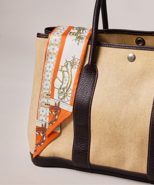 CALIFORNIA OUTFITTERS(カリフォルニア アウトフィッターズ)の「3-9B39 リボンスカーフ 長方形型 縦長 細サイズ レトロ ヴィンテージ風 プリント 総柄 シルクタッチ(バンダナ/スカーフ・レディース・ベージュ系1/ベージュ系3/グリーン系1/ブルー系2/ブラック系2/ブルー系4/ライトブルー/ライトピンク/ブルー系1/ベージュ系4/オレンジ系1/オレンジ系2/オレンジ系3/ベージュ系5/ネイビー/ブラック系1/ベージュ系2/ピンク/グレー系1/ブルー系3/ブラック系3・ONESIZE)」の19枚目の写真