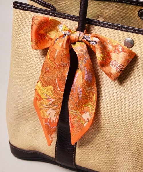 CALIFORNIA OUTFITTERS(カリフォルニア アウトフィッターズ)の「3-9B39 リボンスカーフ 長方形型 縦長 細サイズ レトロ ヴィンテージ風 プリント 総柄 シルクタッチ(バンダナ/スカーフ・レディース・ベージュ系1/ベージュ系3/グリーン系1/ブルー系2/ブラック系2/ブルー系4/ライトブルー/ライトピンク/ブルー系1/ベージュ系4/オレンジ系1/オレンジ系2/オレンジ系3/ベージュ系5/ネイビー/ブラック系1/ベージュ系2/ピンク/グレー系1/ブルー系3/ブラック系3・ONESIZE)」の21枚目の写真