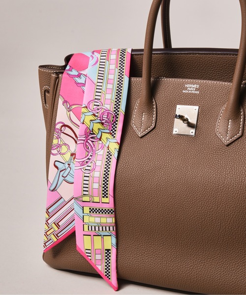 CALIFORNIA OUTFITTERS(カリフォルニア アウトフィッターズ)の「3-9B39 リボンスカーフ 長方形型 縦長 細サイズ レトロ ヴィンテージ風 プリント 総柄 シルクタッチ(バンダナ/スカーフ・レディース・ベージュ系1/ベージュ系3/グリーン系1/ブルー系2/ブラック系2/ブルー系4/ライトブルー/ライトピンク/ブルー系1/ベージュ系4/オレンジ系1/オレンジ系2/オレンジ系3/ベージュ系5/ネイビー/ブラック系1/ベージュ系2/ピンク/グレー系1/ブルー系3/ブラック系3・ONESIZE)」の17枚目の写真