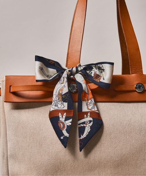 CALIFORNIA OUTFITTERS(カリフォルニア アウトフィッターズ)の「3-9B39 リボンスカーフ 長方形型 縦長 細サイズ レトロ ヴィンテージ風 プリント 総柄 シルクタッチ(バンダナ/スカーフ・レディース・ベージュ系1/ベージュ系3/グリーン系1/ブルー系2/ブラック系2/ブルー系4/ライトブルー/ライトピンク/ブルー系1/ベージュ系4/オレンジ系1/オレンジ系2/オレンジ系3/ベージュ系5/ネイビー/ブラック系1/ベージュ系2/ピンク/グレー系1/ブルー系3/ブラック系3・ONESIZE)」の22枚目の写真