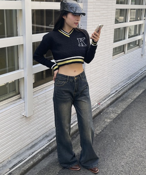 madrepadre(マドレパドレ)の「クロップ丈Vネックラインニット(ニット/セーター・レディース・ブラック/ホワイト・MEDIUM)」の4枚目の写真