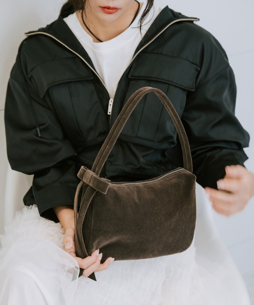 EFOLE（エフォル）の「Velor ribbon oneshoulder bag/ベロア リボン ワンショルダー バッグ（ショルダーバッグ・レディース・ブラック/チャコールグレー・FREE）」の2枚目の写真